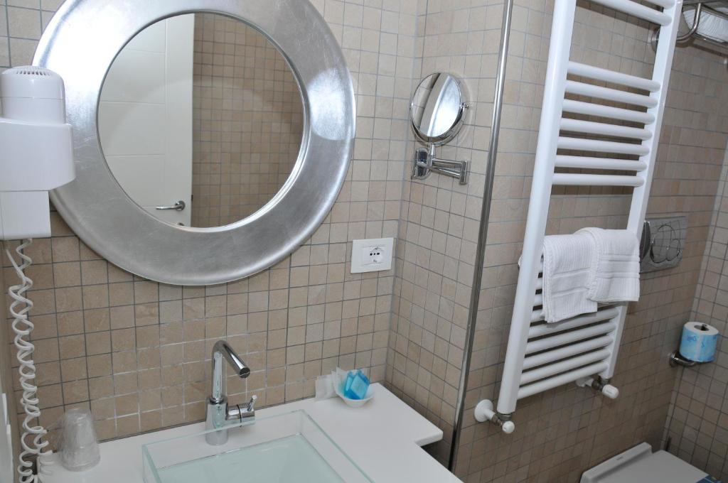 Hotel Del Conte Fondi Habitación foto