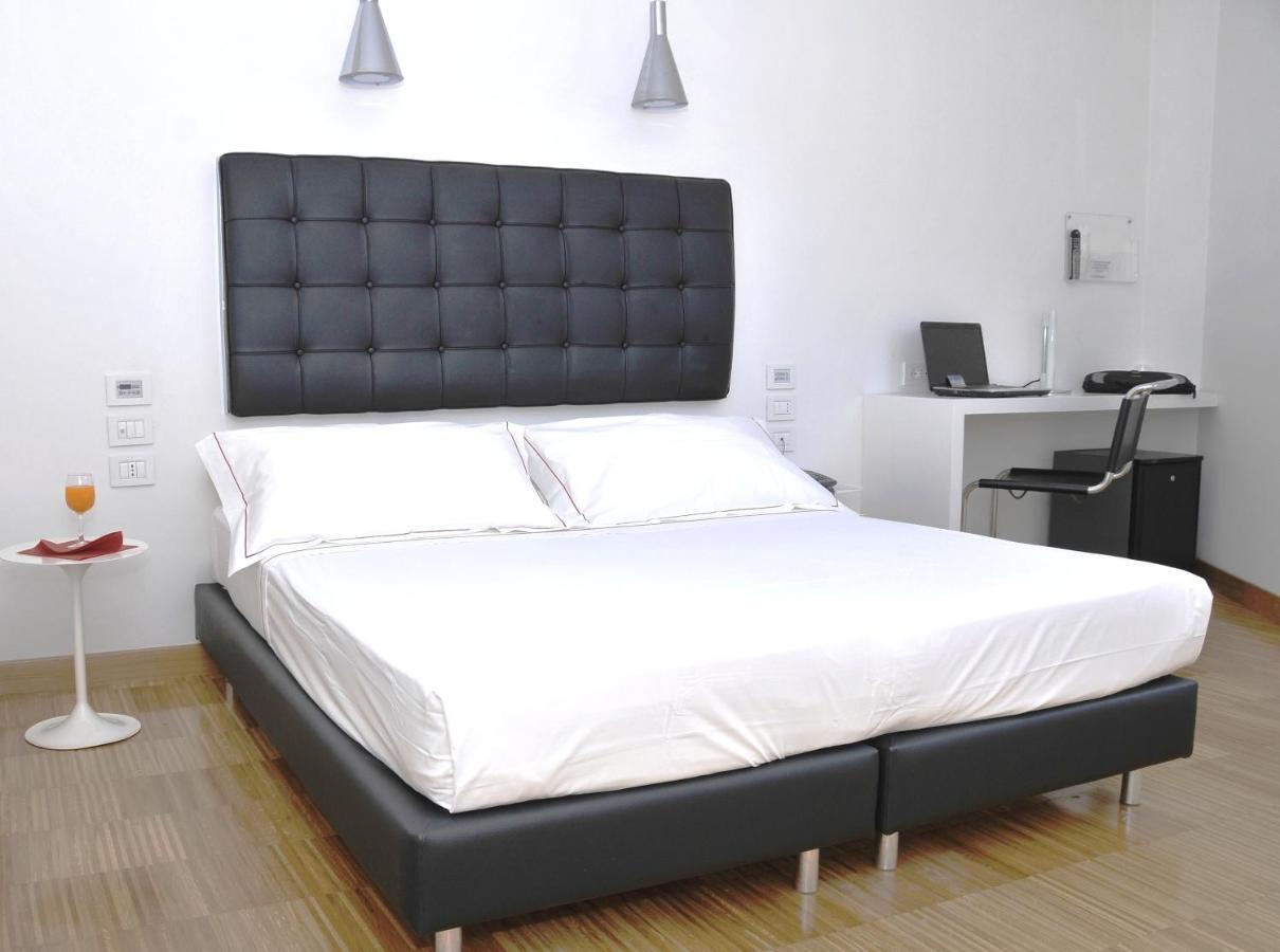 Hotel Del Conte Fondi Habitación foto
